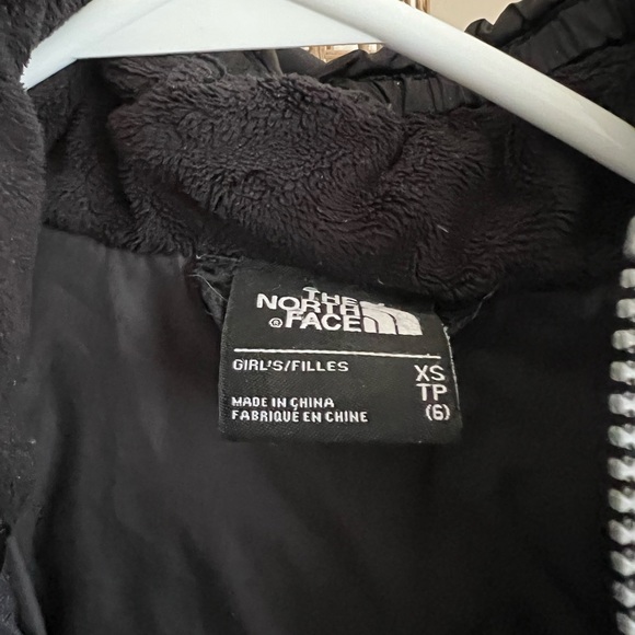 The north face girls jacket - Picture 4 of 6